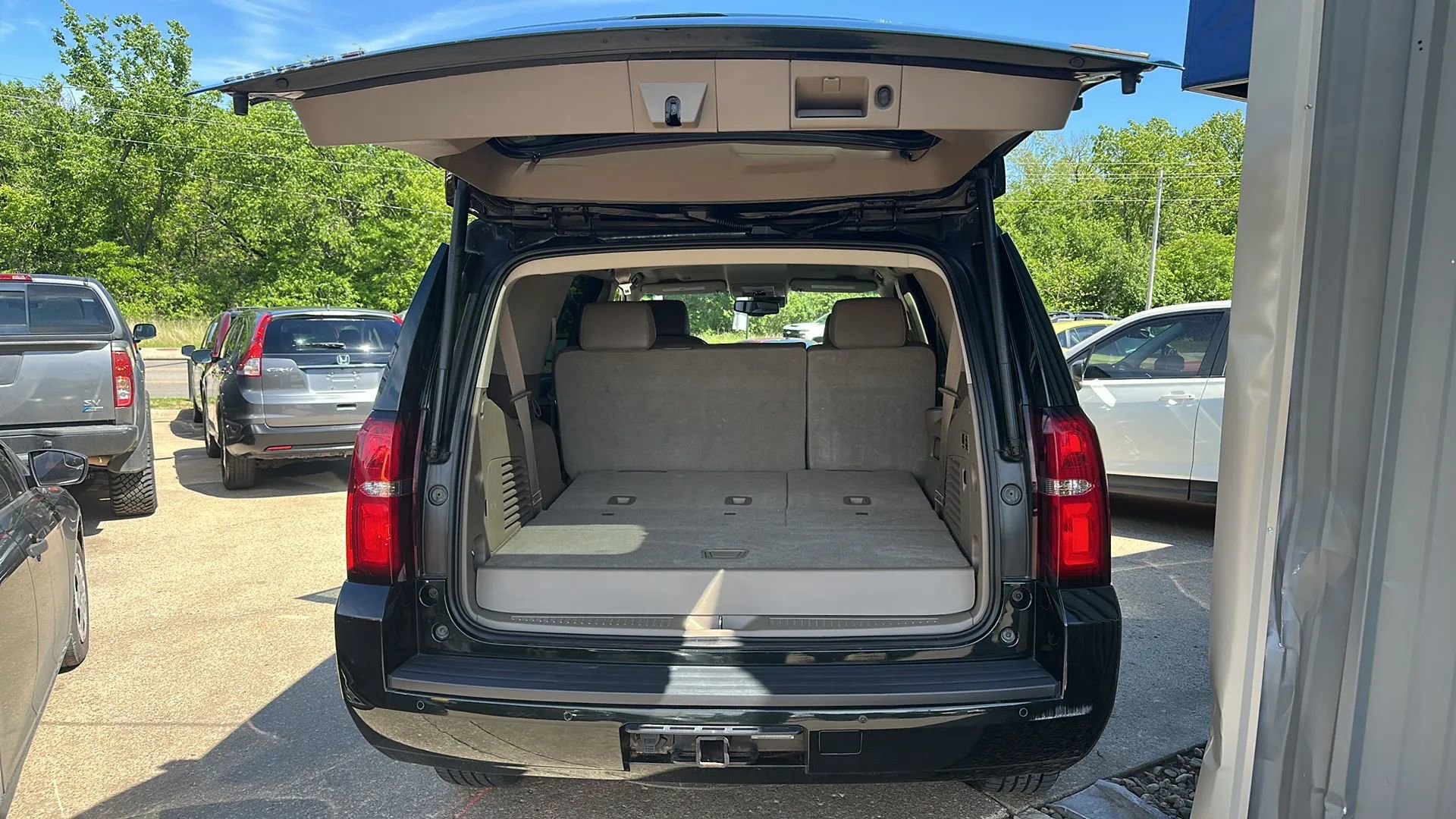 Used 2016 Chevrolet Tahoe LT w/ Luxury Package AWD/4WD image 13