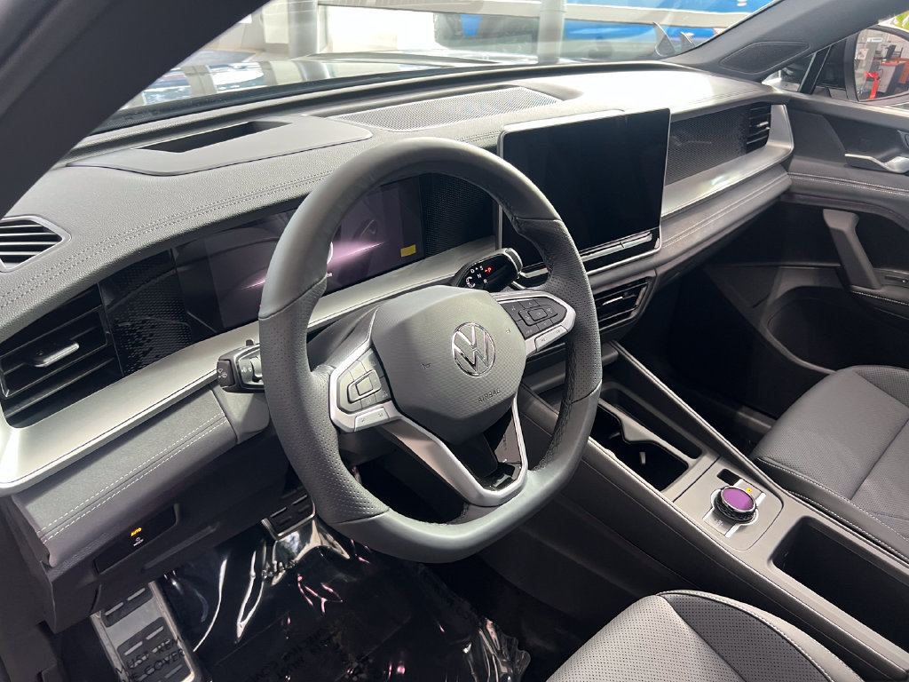 New 2026 Volkswagen Tiguan SE R-Line FWD image 12