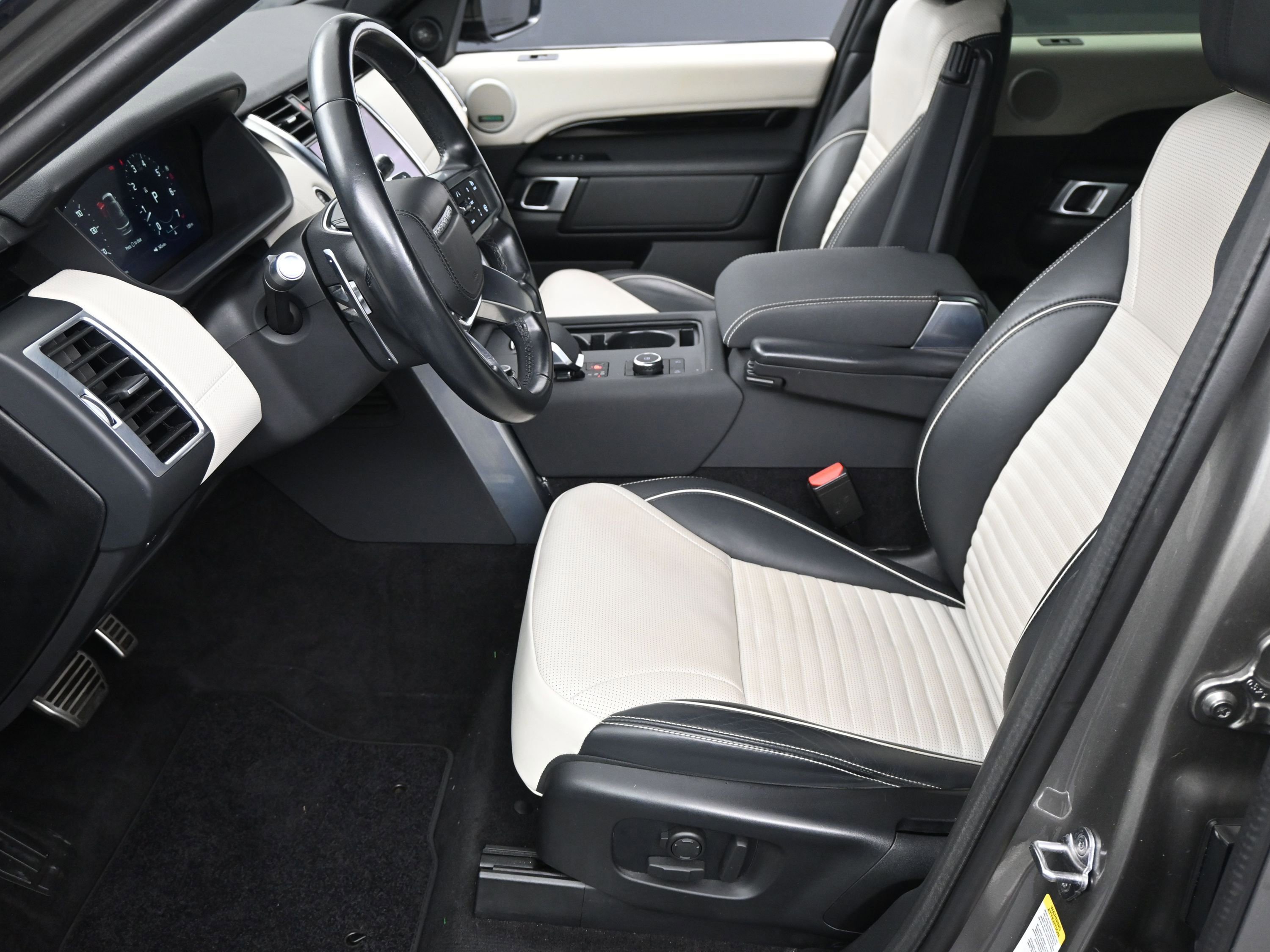 Used 2022 Land Rover Discovery HSE R-Dynamic image 5