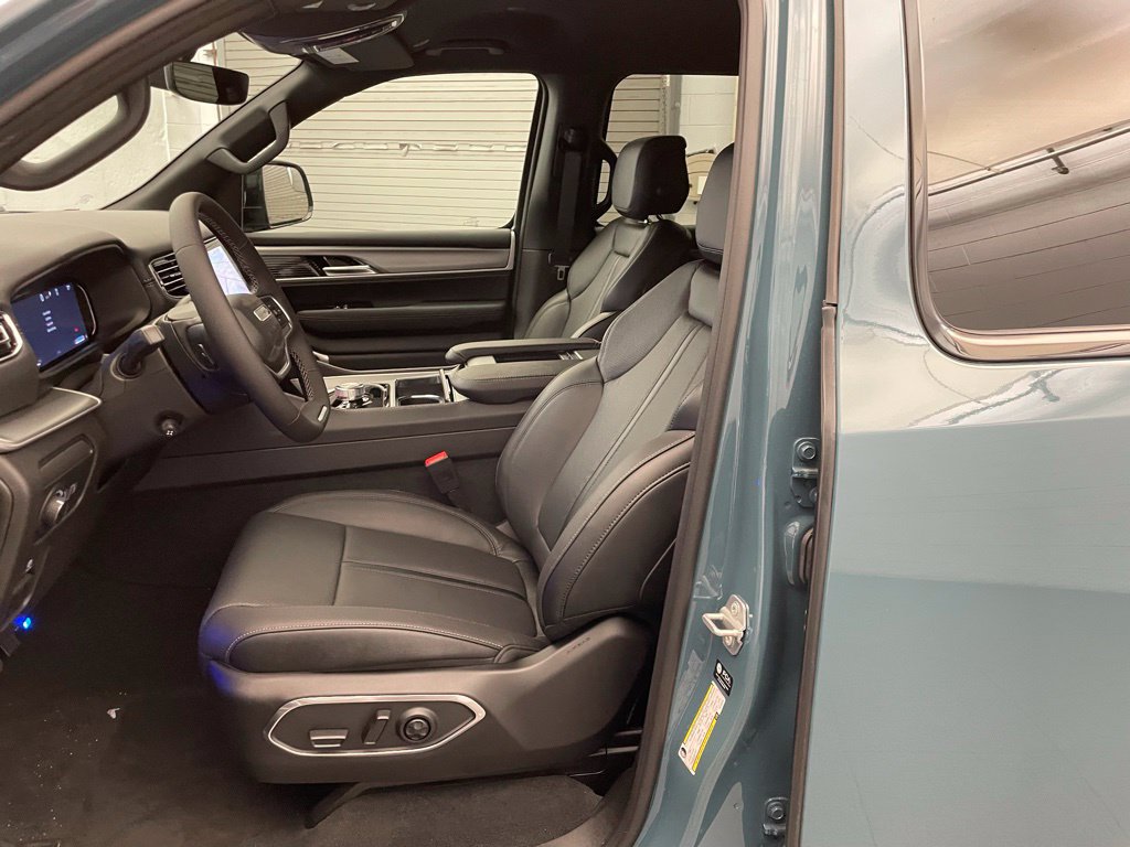 New 2026 Jeep Grand Wagoneer Limited AWD/4WD image 17
