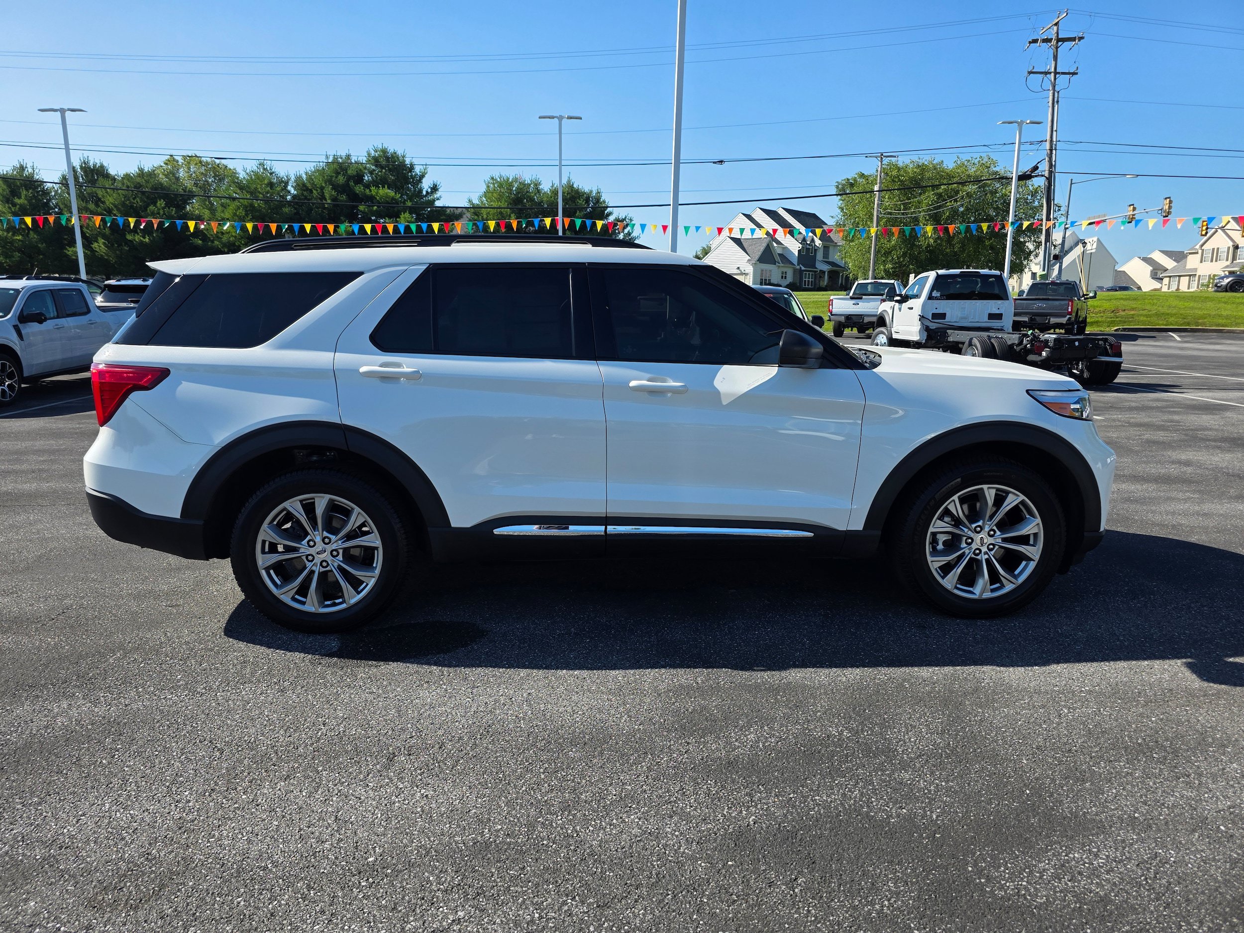 Certified 2022 Ford Explorer XLT w/ Equipment Group 202A AWD/4WD image 6