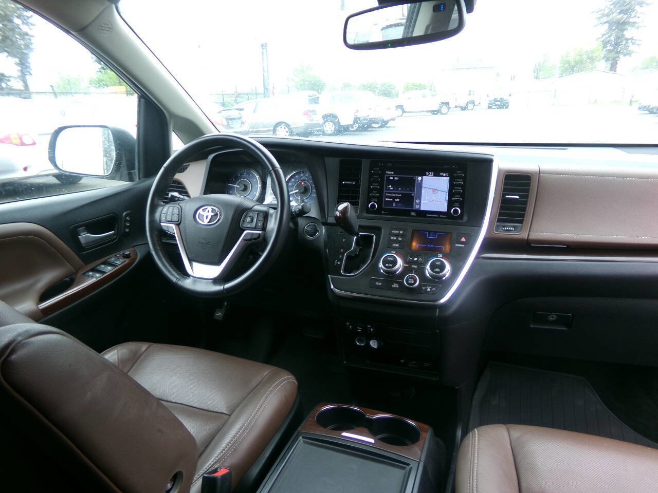 Used 2018 Toyota Sienna Limited Premium w/ Carpet Mat Package AWD/4WD image 11