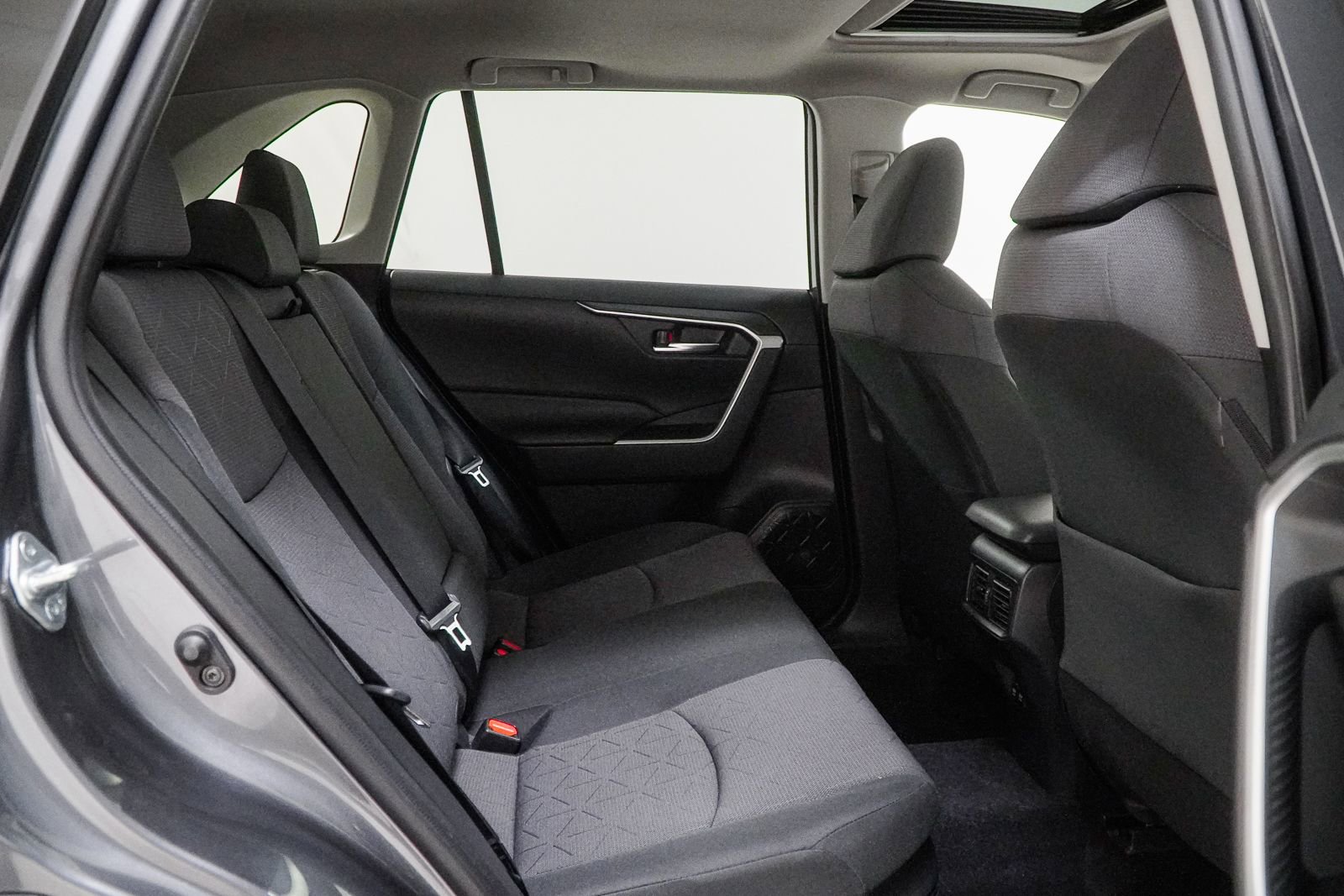 Used 2020 Toyota RAV4 XLE w/ Convenience Package AWD/4WD image 40