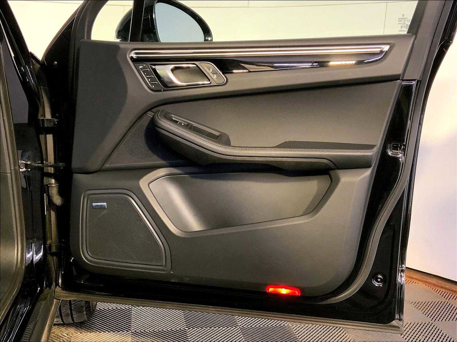 Certified 2024 Porsche Macan image 26