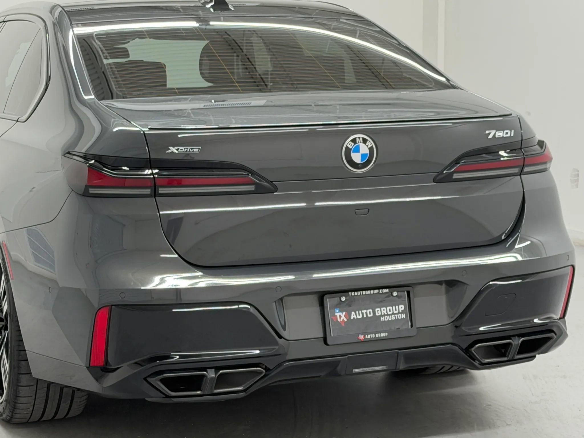 Used 2024 BMW 760i xDrive AWD/4WD image 49