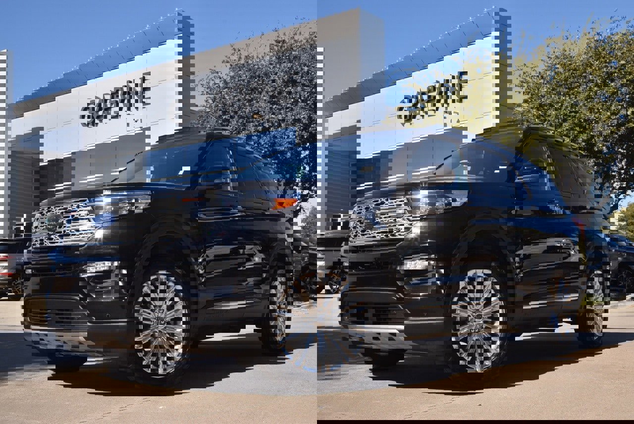 Used 2022 Ford Explorer Limited w/ Limited Technology Package image 2