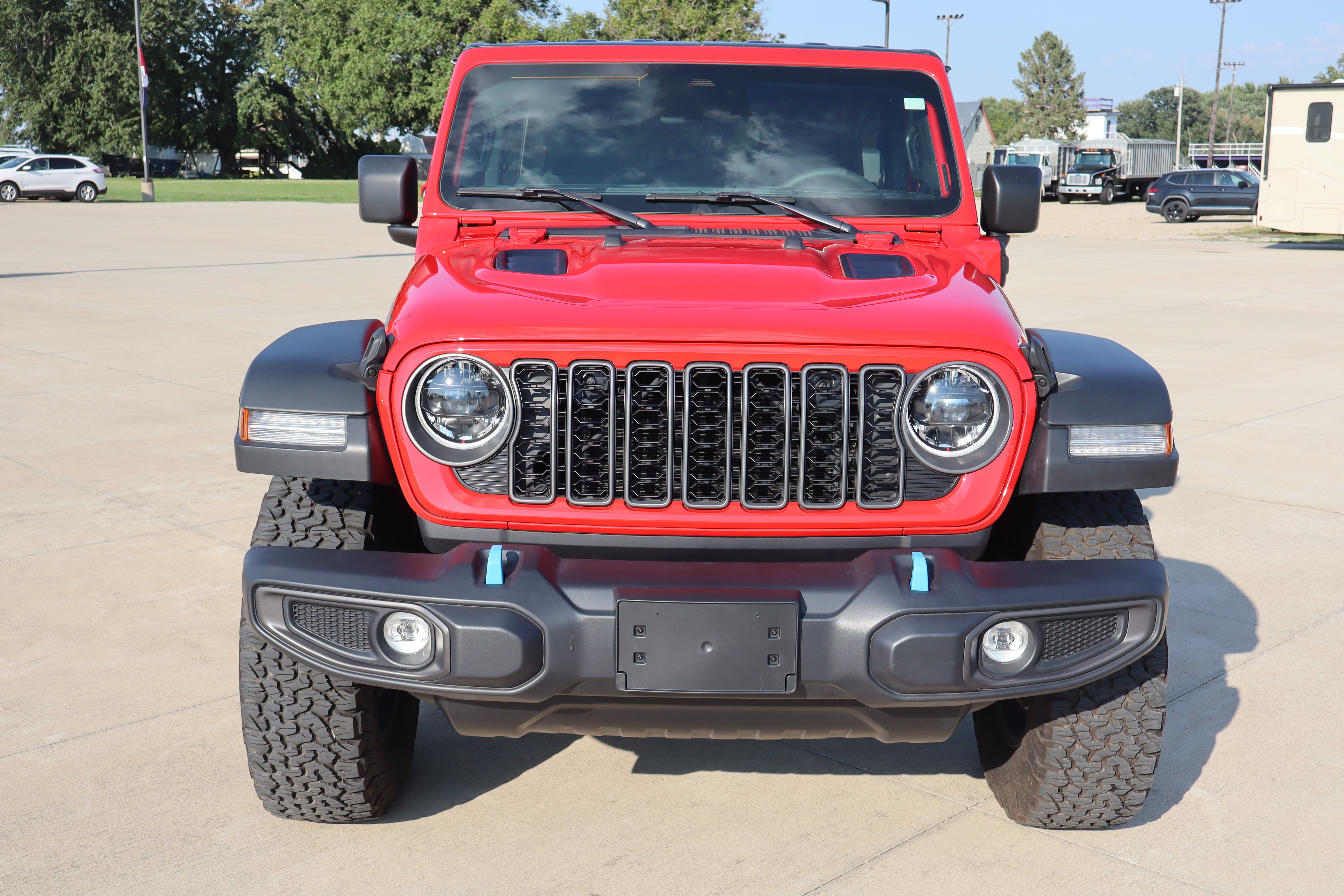 Used 2025 Jeep Wrangler Unlimited Rubicon 4xe w/ Safety Group AWD/4WD image 2