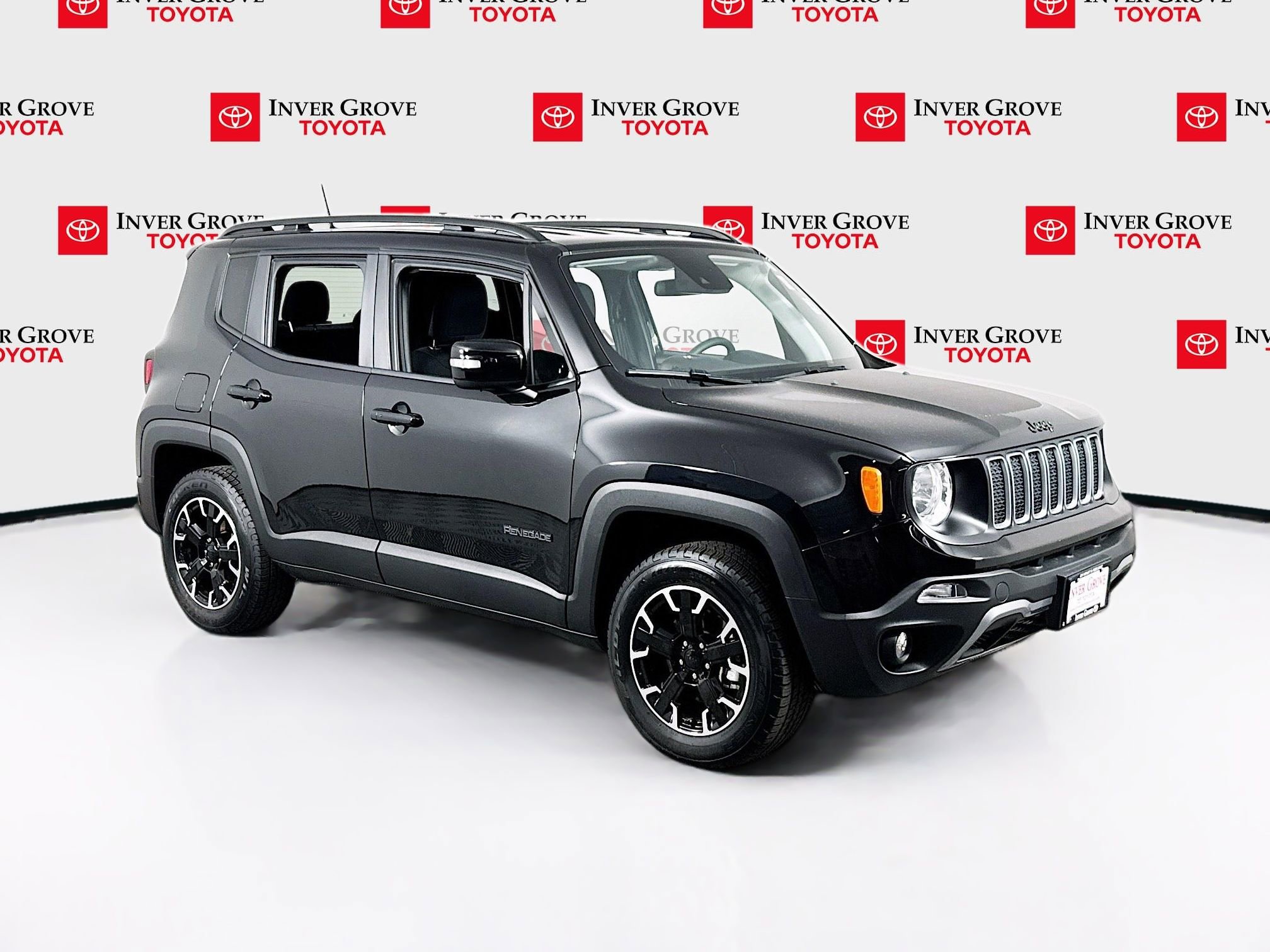 Used 2023 Jeep Renegade Latitude image 3