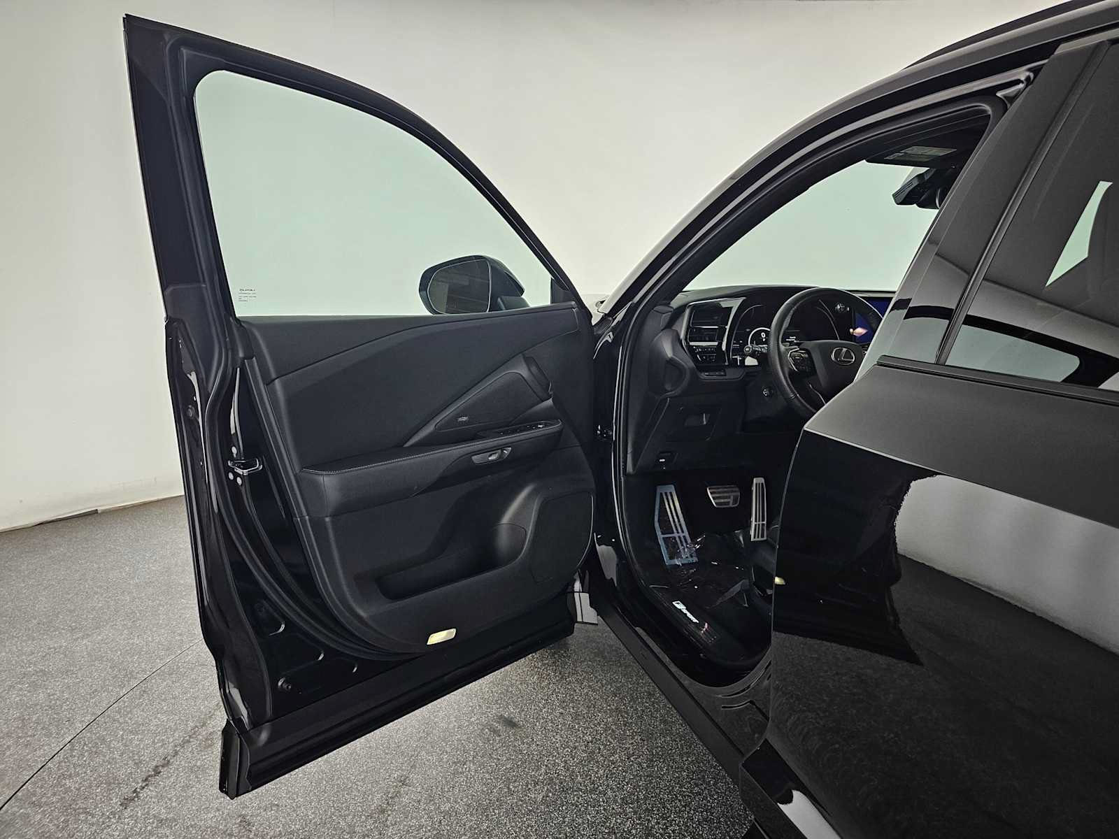 Certified 2025 Lexus TX 500h AWD w/ Technology Package image 21