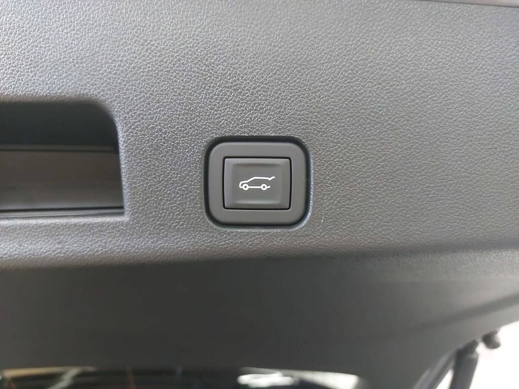 New 2025 GMC Acadia AT4 w/ LPO, Floor Liner Package AWD/4WD image 15