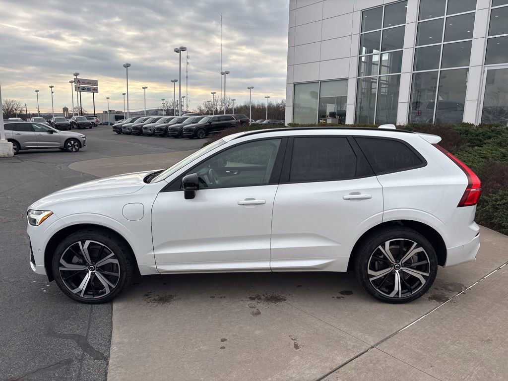 Certified 2024 Volvo XC60 T8 Ultimate w/ Protection Package Premier image 9