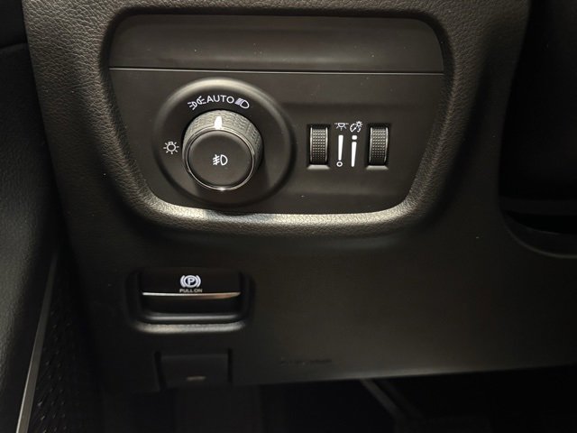 Used 2021 Jeep Grand Cherokee L Limited w/ Luxury Tech Group II image 15