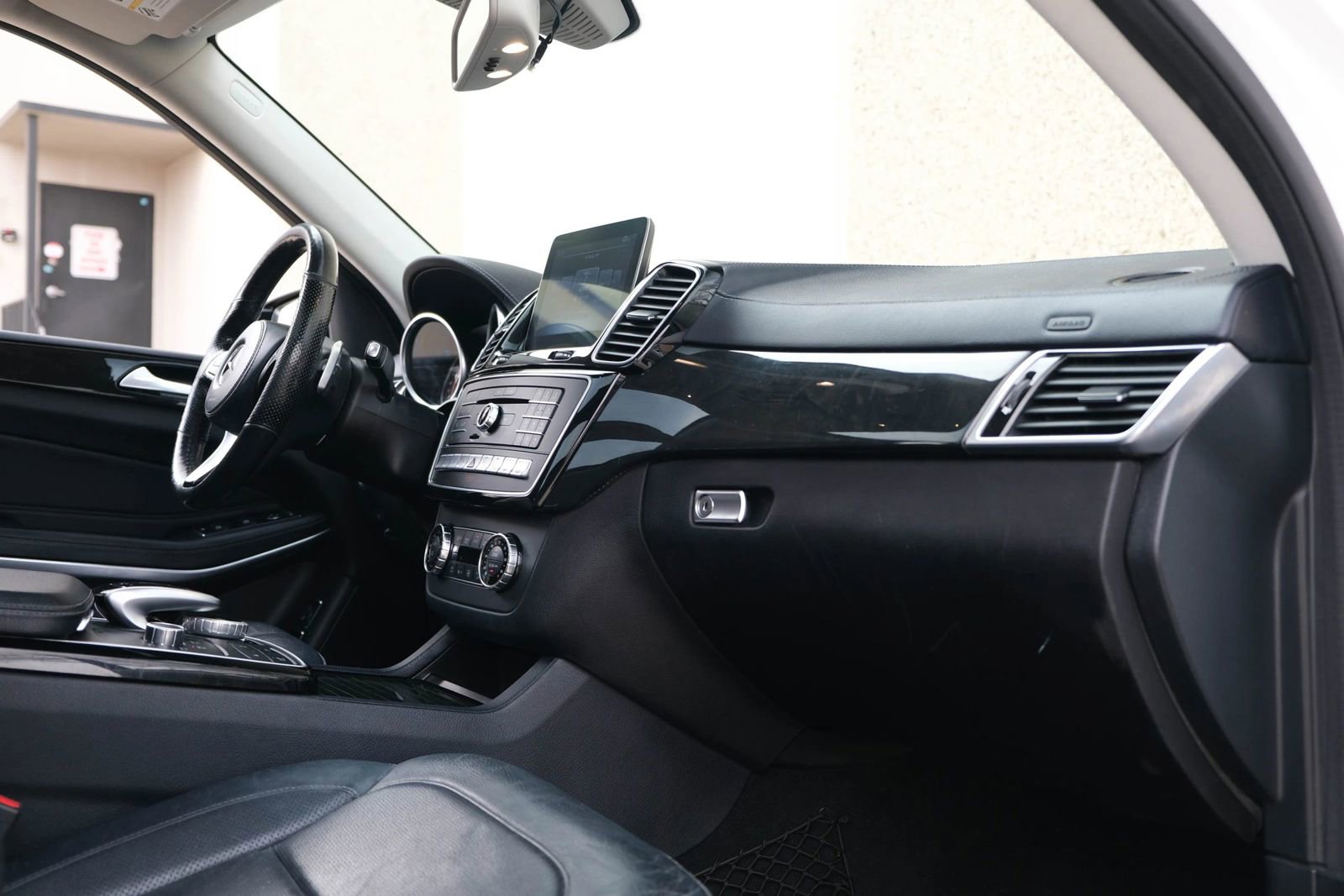 Used 2018 Mercedes-Benz GLS 550 GLS 550 4MATIC Sport Utility 4 w/ Driver Assistance Package image 34