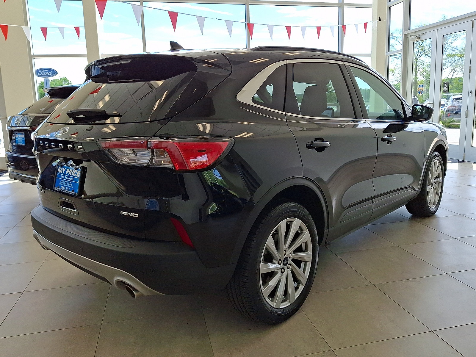 Certified 2022 Ford Escape Titanium w/ Titanium Elite Package AWD/4WD image 6