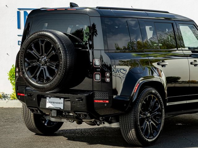 New 2026 Land Rover Defender 110 OCTA AWD/4WD image 7