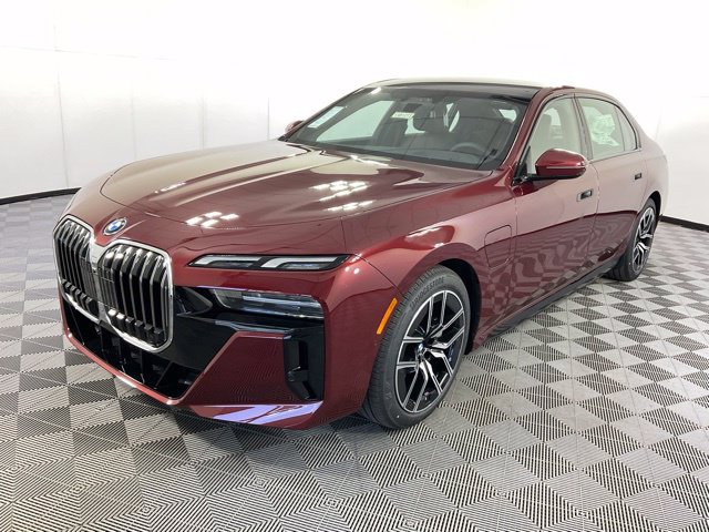 Used 2025 BMW 750e xDrive AWD/4WD image 2
