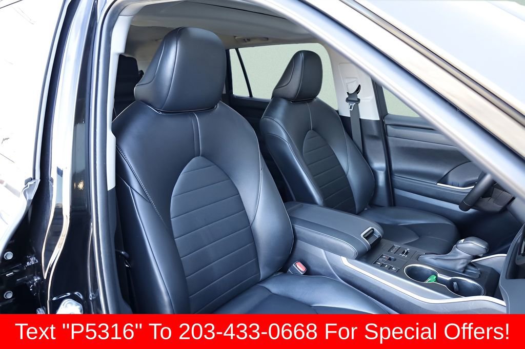Used 2023 Toyota Highlander XLE AWD/4WD image 25