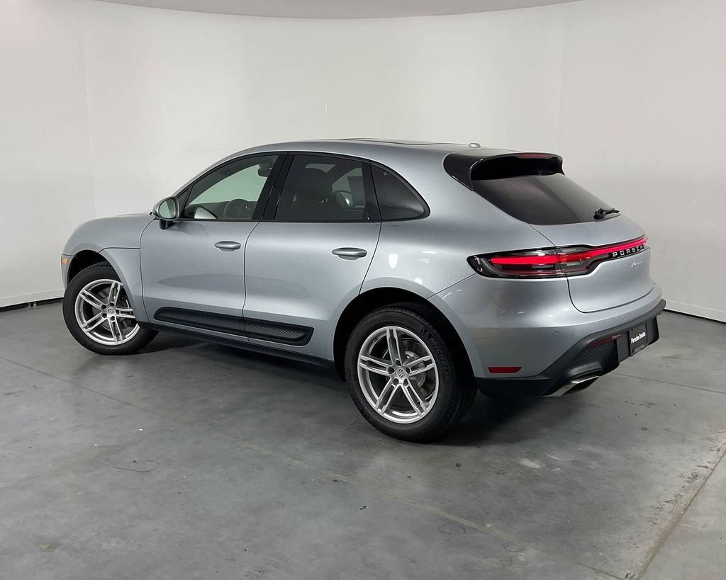 Certified 2025 Porsche Macan AWD/4WD image 3