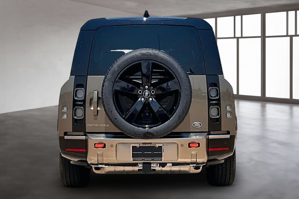 Used 2023 Land Rover Defender 130 X AWD/4WD image 4