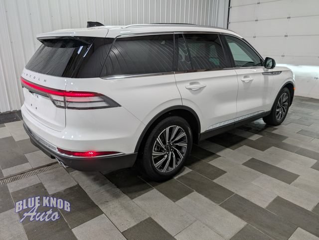 Used 2025 Lincoln Aviator AWD image 4