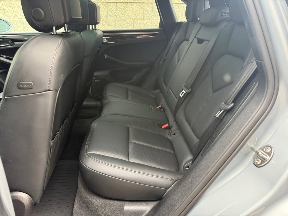 Certified 2020 Porsche Macan AWD/4WD image 20