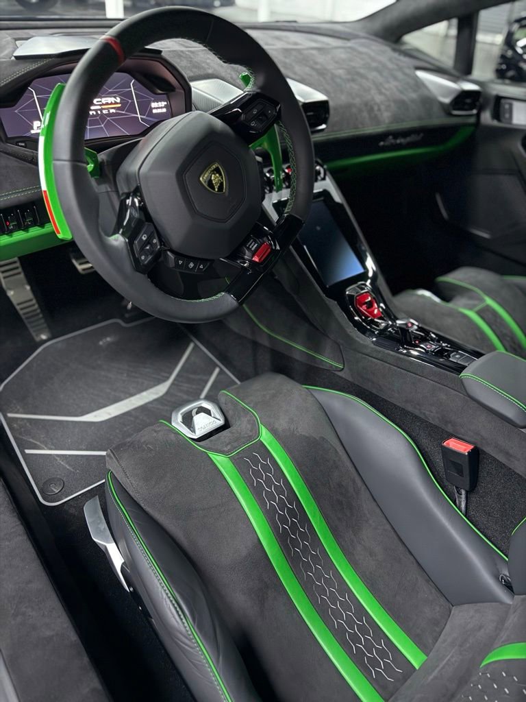 Used 2023 Lamborghini Huracan Tecnica RWD image 11