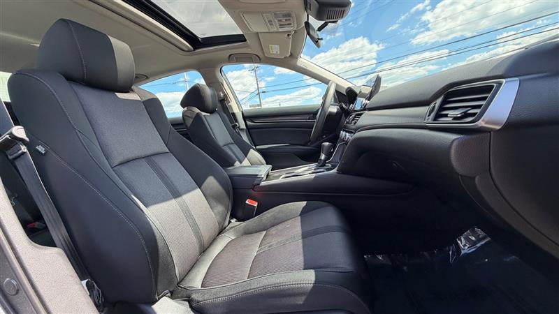 Used 2018 Honda Accord EX image 35