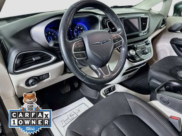 Used 2020 Chrysler Pacifica Touring w/ Cold Weather Group FWD image 9