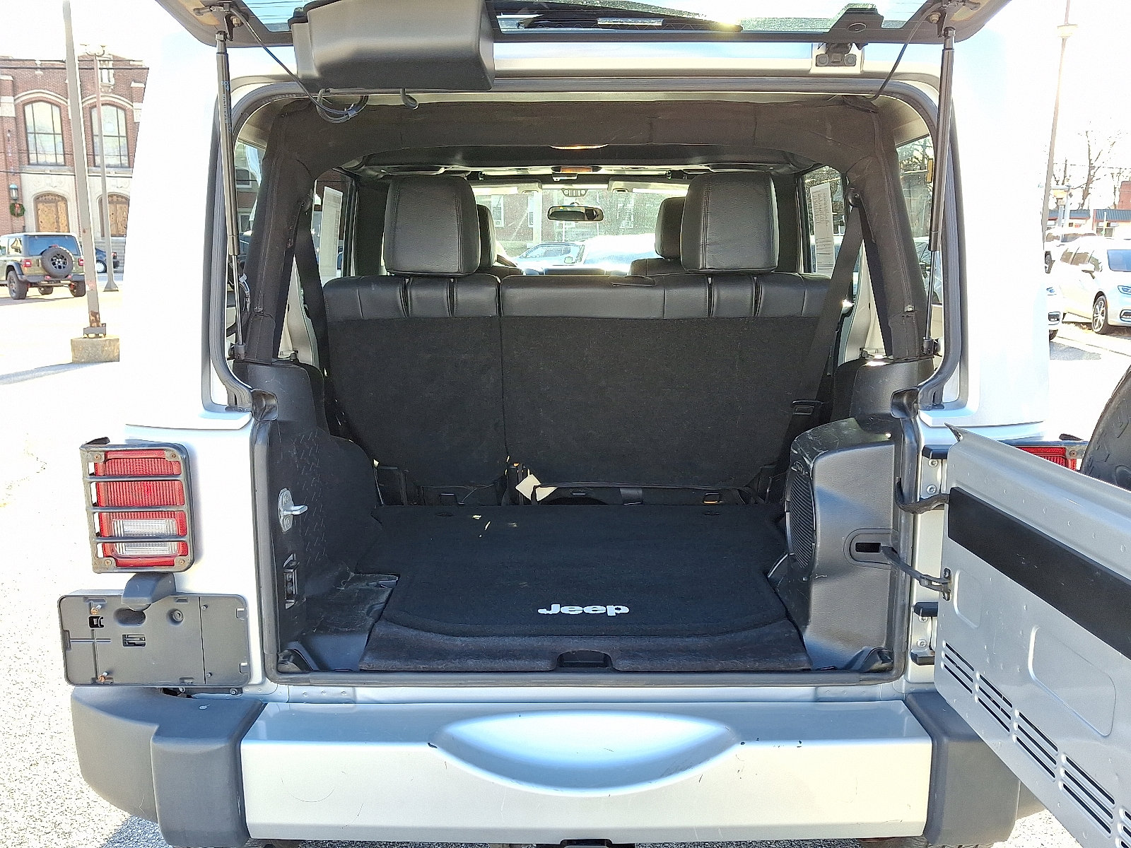 Used 2012 Jeep Wrangler Unlimited Sahara w/ Dual Top Group image 28