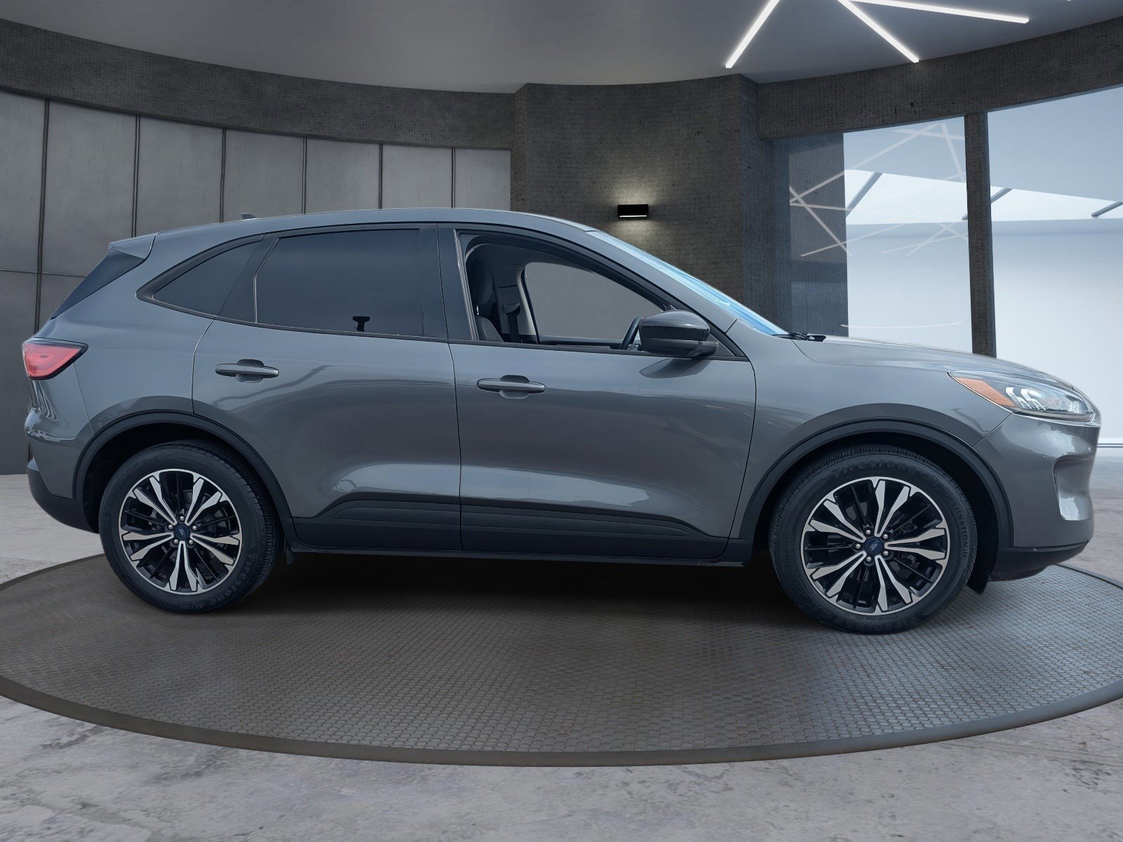 Used 2022 Ford Escape SE w/ SE Sport Appearance Package image 7