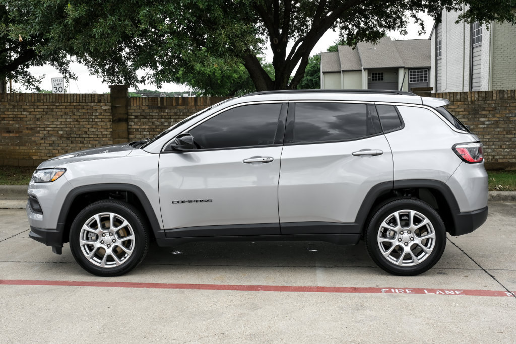 Used 2023 Jeep Compass Latitude AWD/4WD image 20