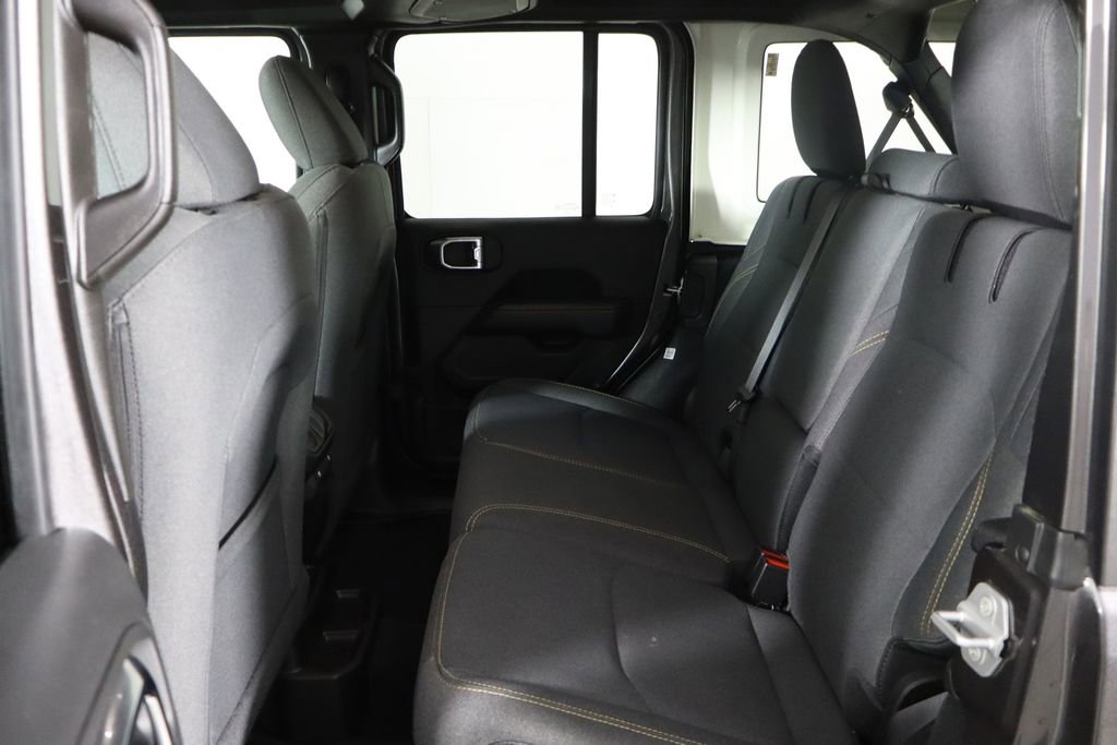 Used 2025 Jeep Wrangler Unlimited Sahara AWD/4WD image 17