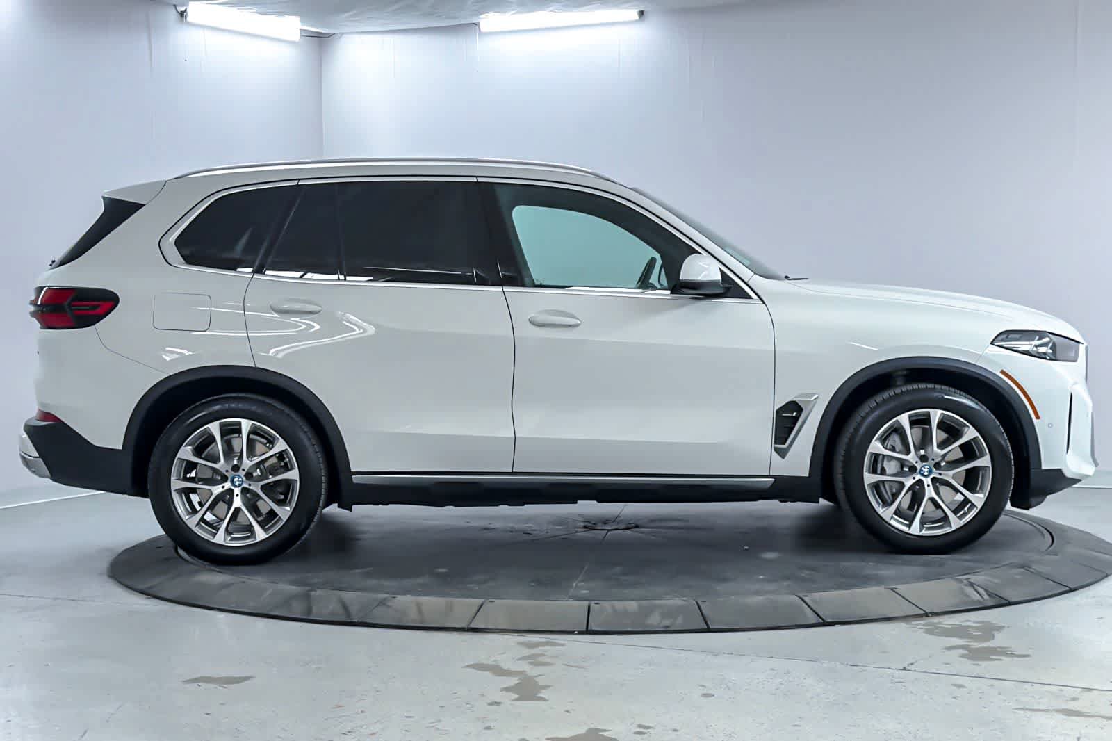 Used 2024 BMW X5 xDrive50e AWD/4WD image 8