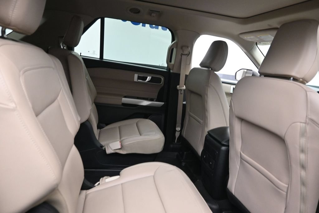 Used 2023 Ford Explorer XLT w/ Equipment Group 202A AWD/4WD image 10