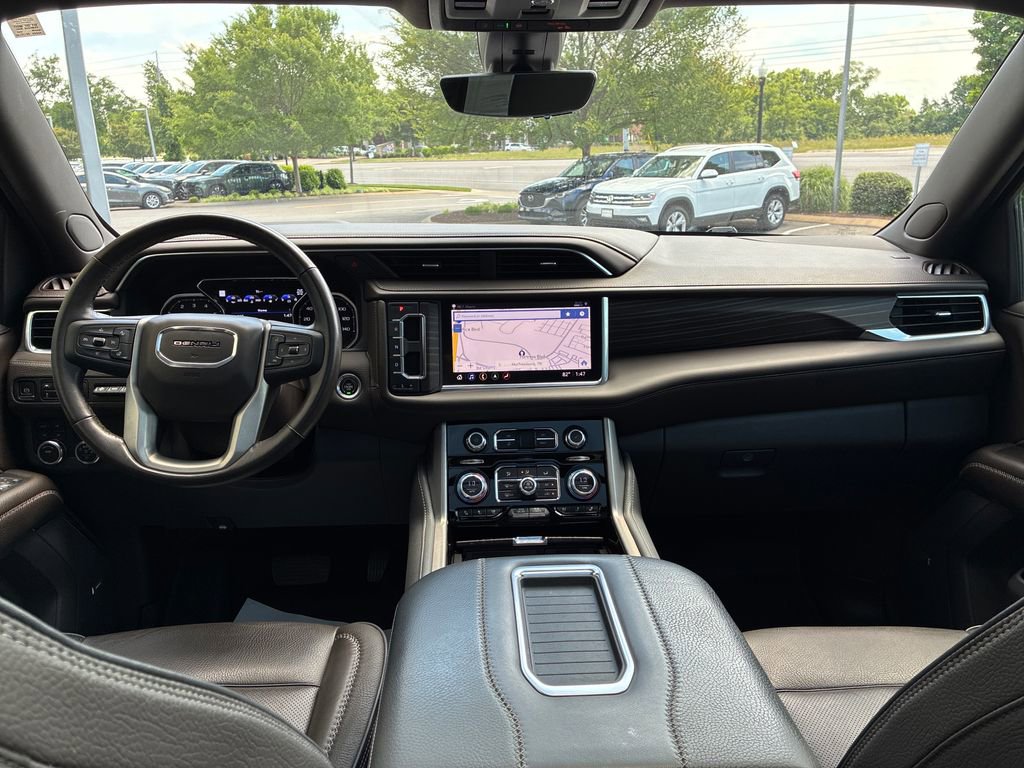 Used 2021 GMC Yukon Denali w/ Denali Premium Package AWD/4WD image 24