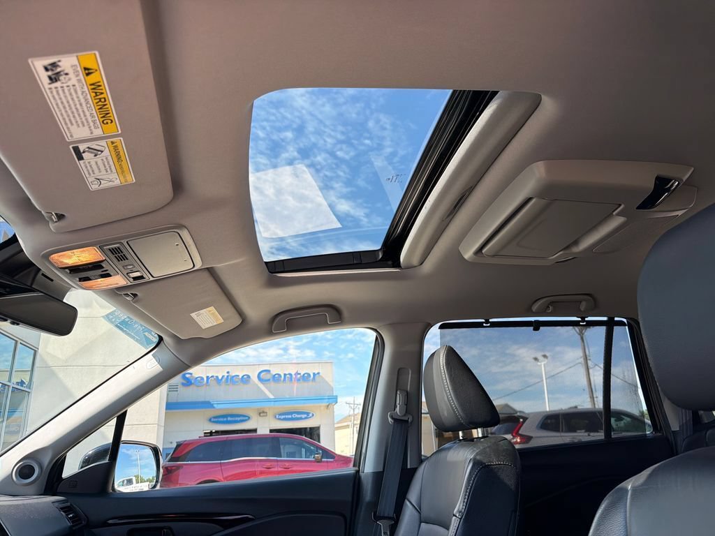 Certified 2020 Honda Pilot Touring image 23