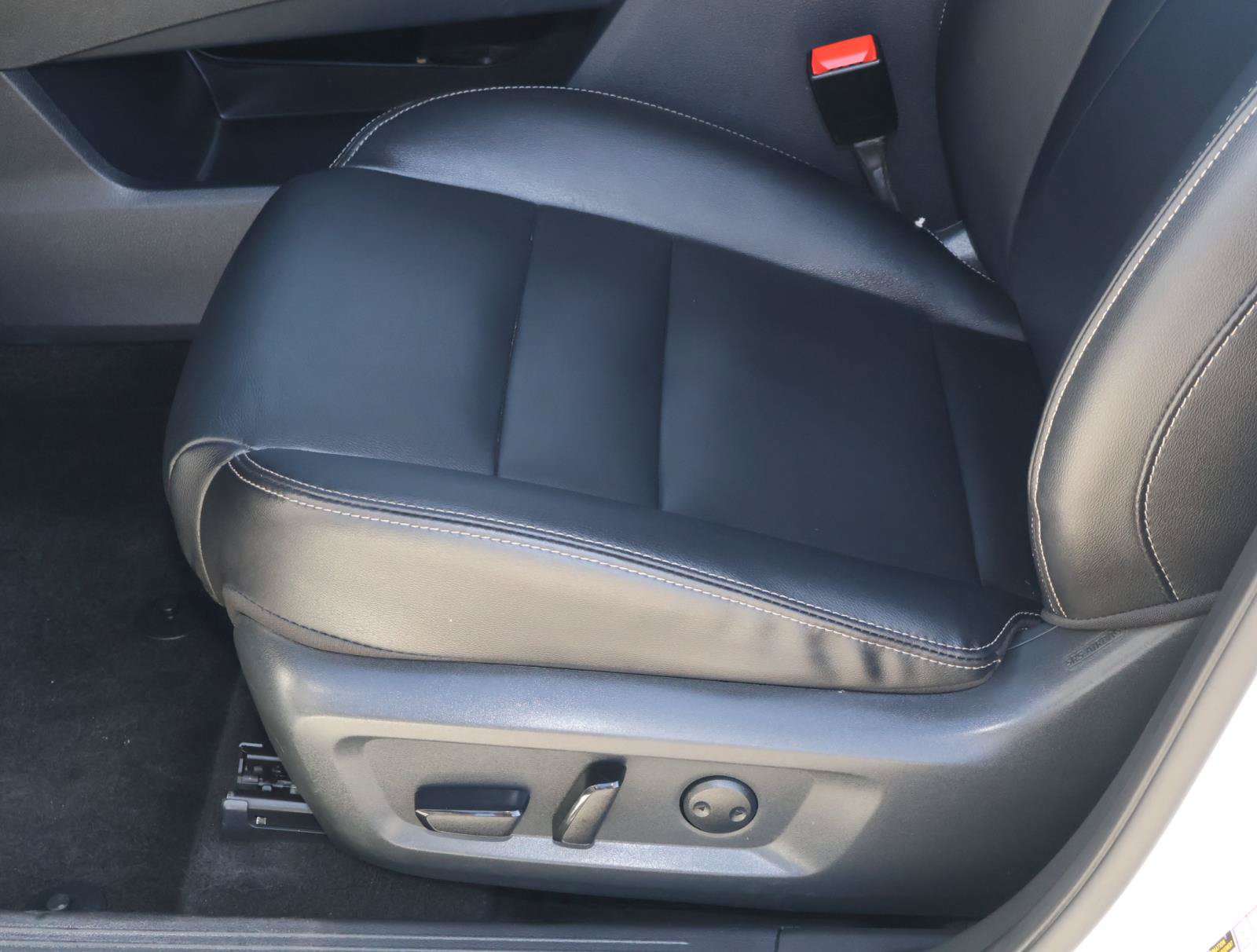 Used 2024 Nissan Rogue SL w/ SL Premium Package FWD image 14