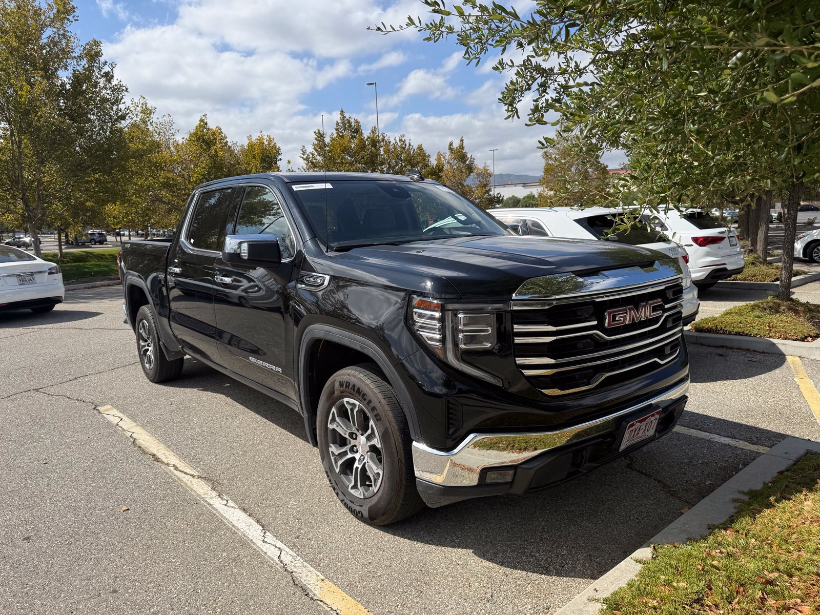 Used 2025 GMC Sierra 1500 SLT AWD/4WD image 2