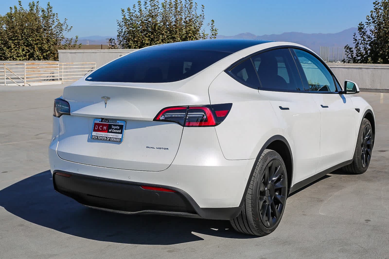 Used 2022 Tesla Model Y Long Range AWD/4WD image 5