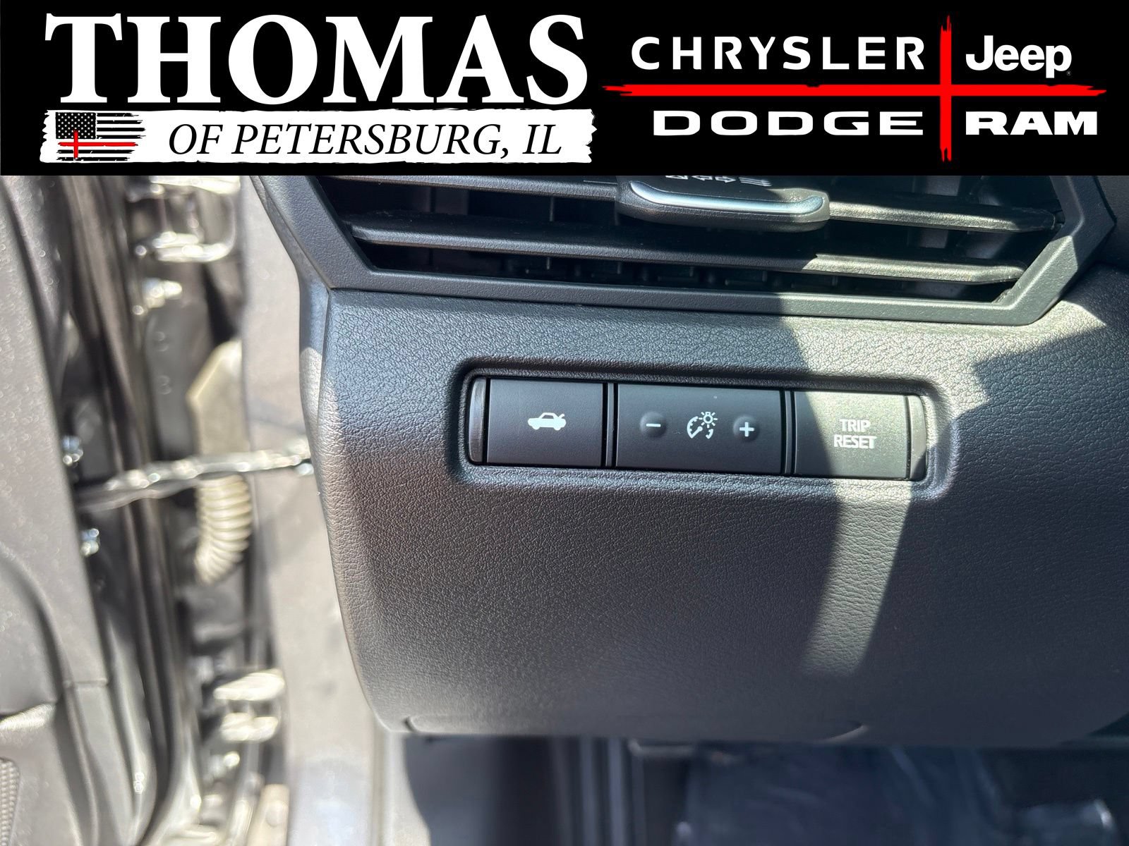 Used 2025 Nissan Altima 2.5 SV FWD image 11