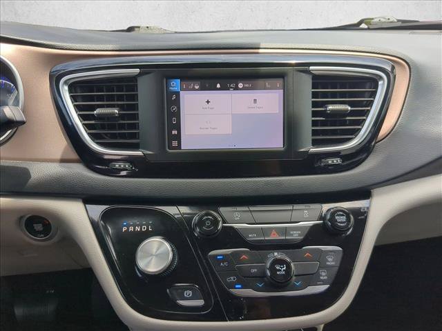 Used 2023 Chrysler Voyager LX FWD image 16