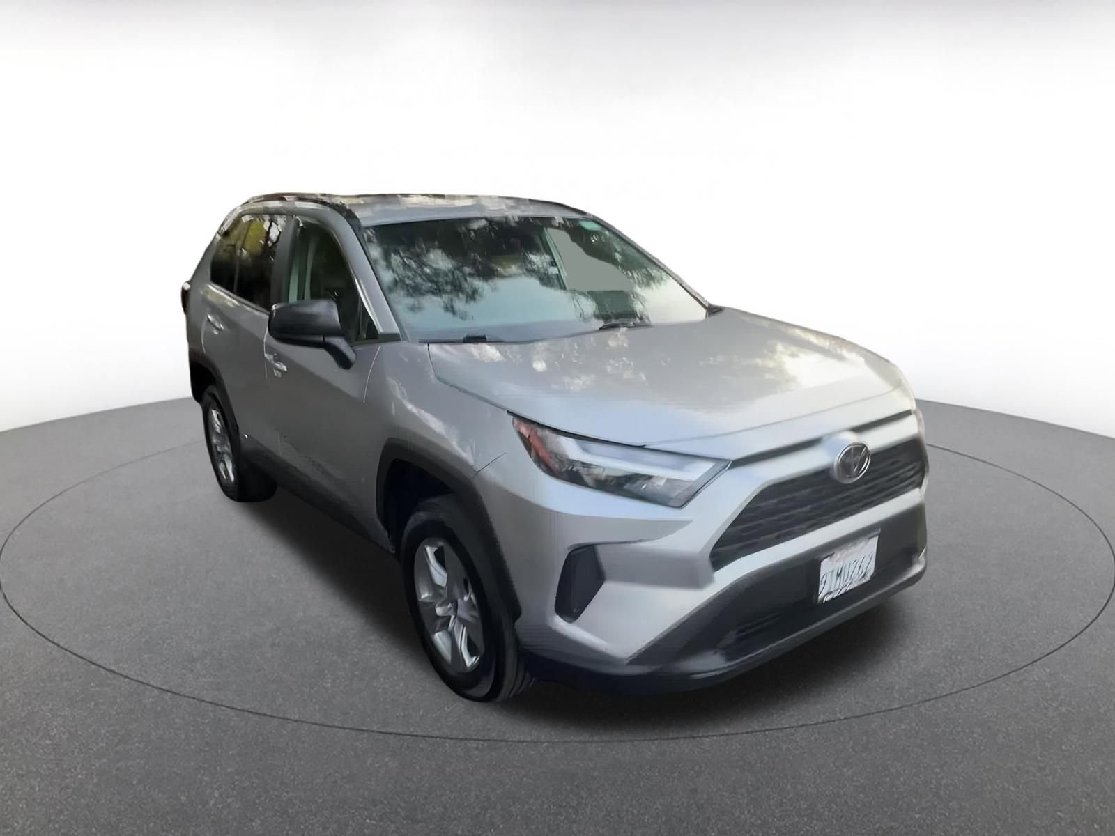 Used 2025 Toyota RAV4 LE image 3