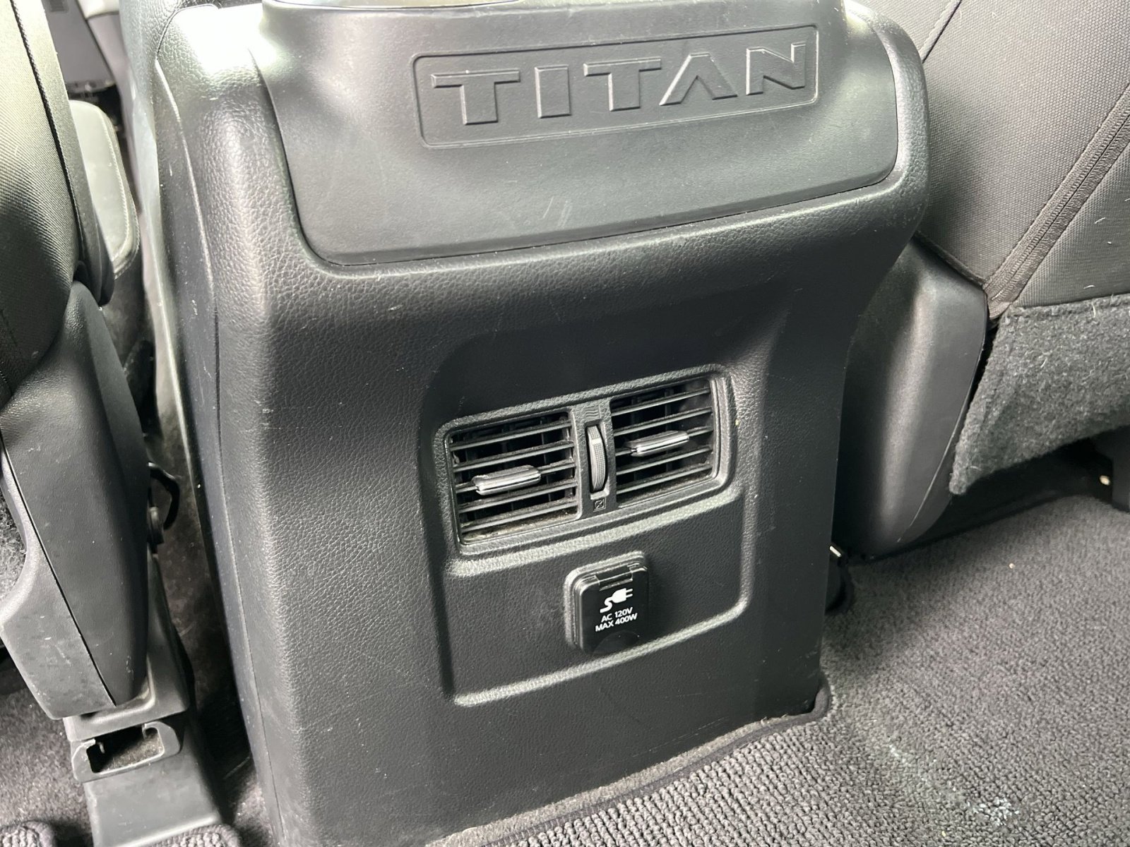 Used 2017 Nissan Titan SV image 31