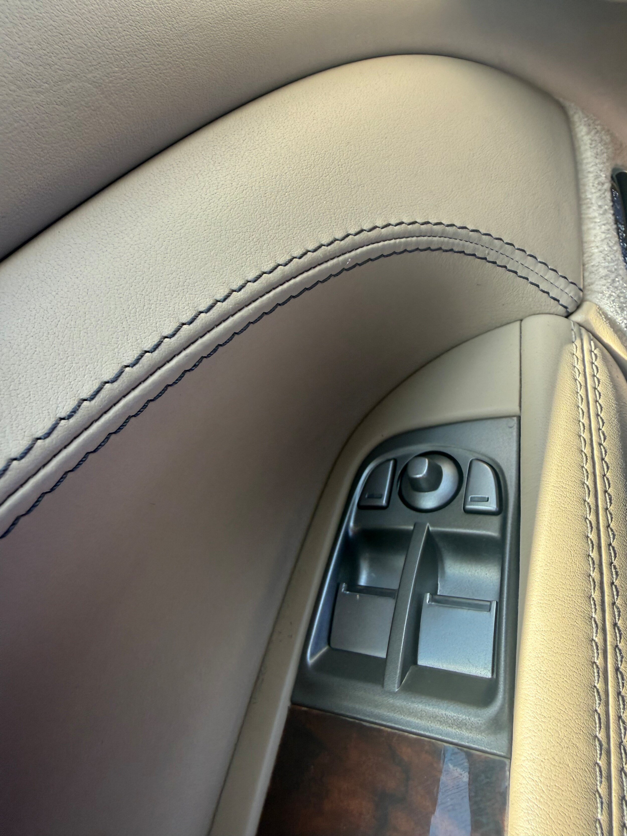 Used 2011 Jaguar XK Convertible RWD image 16