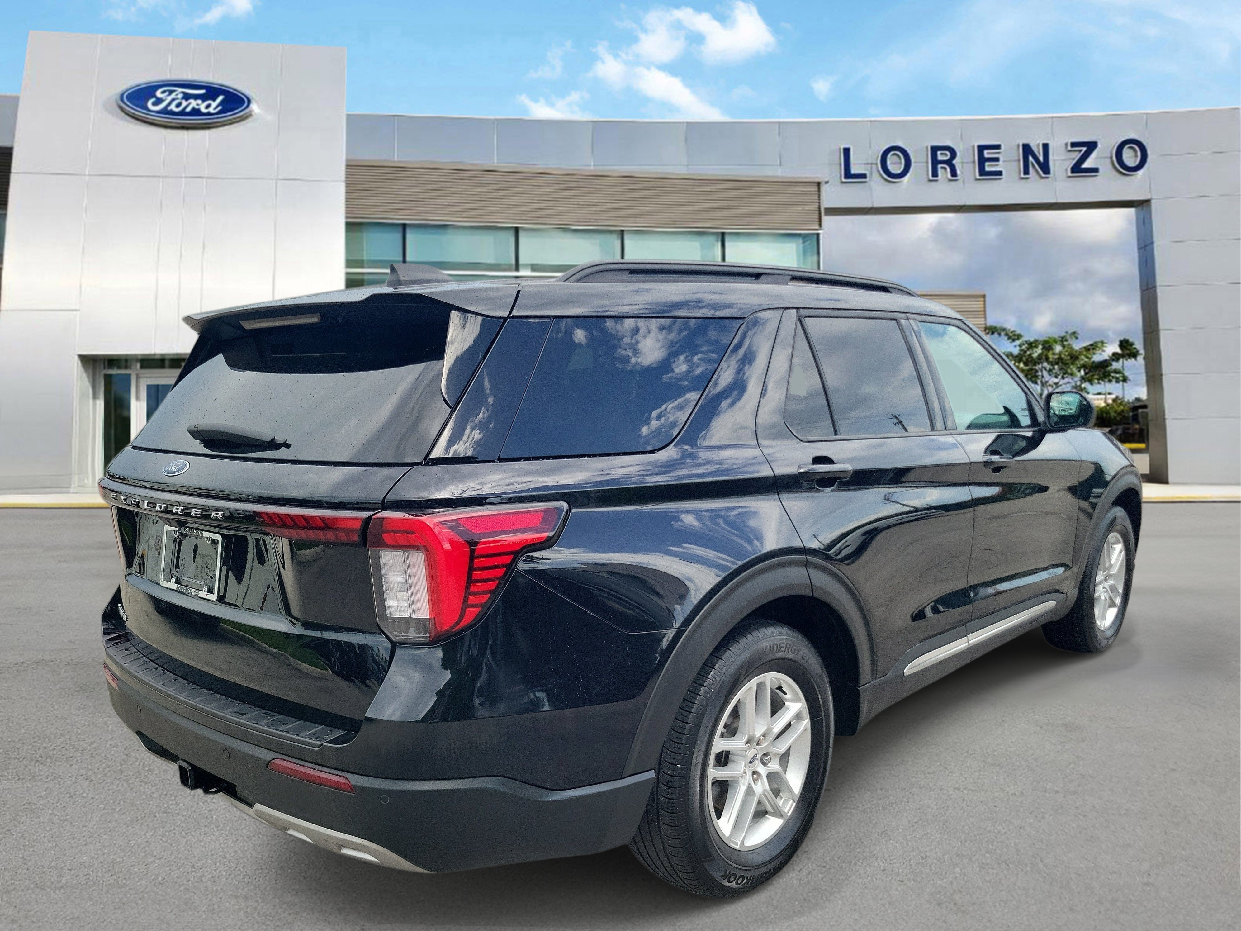 Used 2025 Ford Explorer Active w/ Active Comfort Package RWD image 5