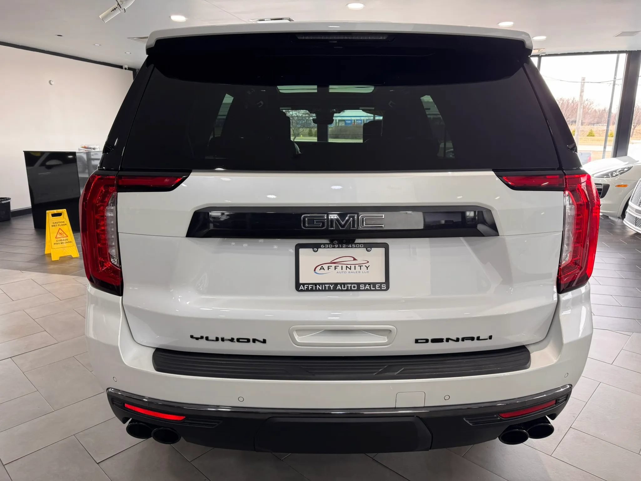 Used 2023 GMC Yukon Denali Ultimate AWD/4WD image 4