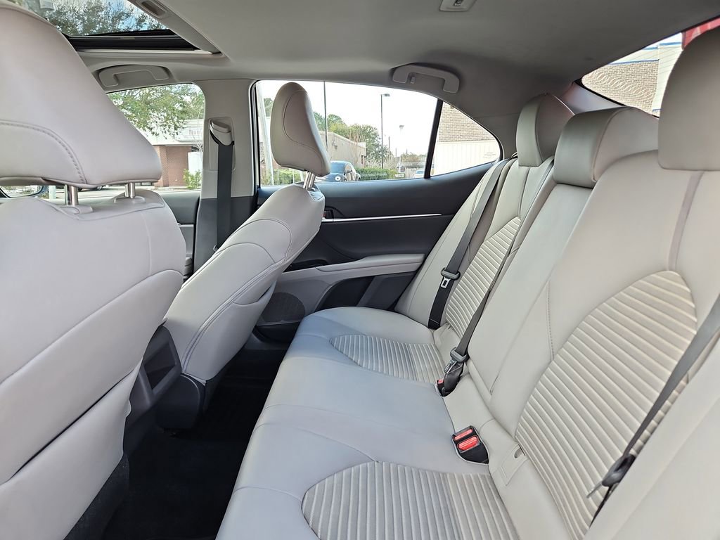 Used 2018 Toyota Camry SE w/ Moonroof Package image 28