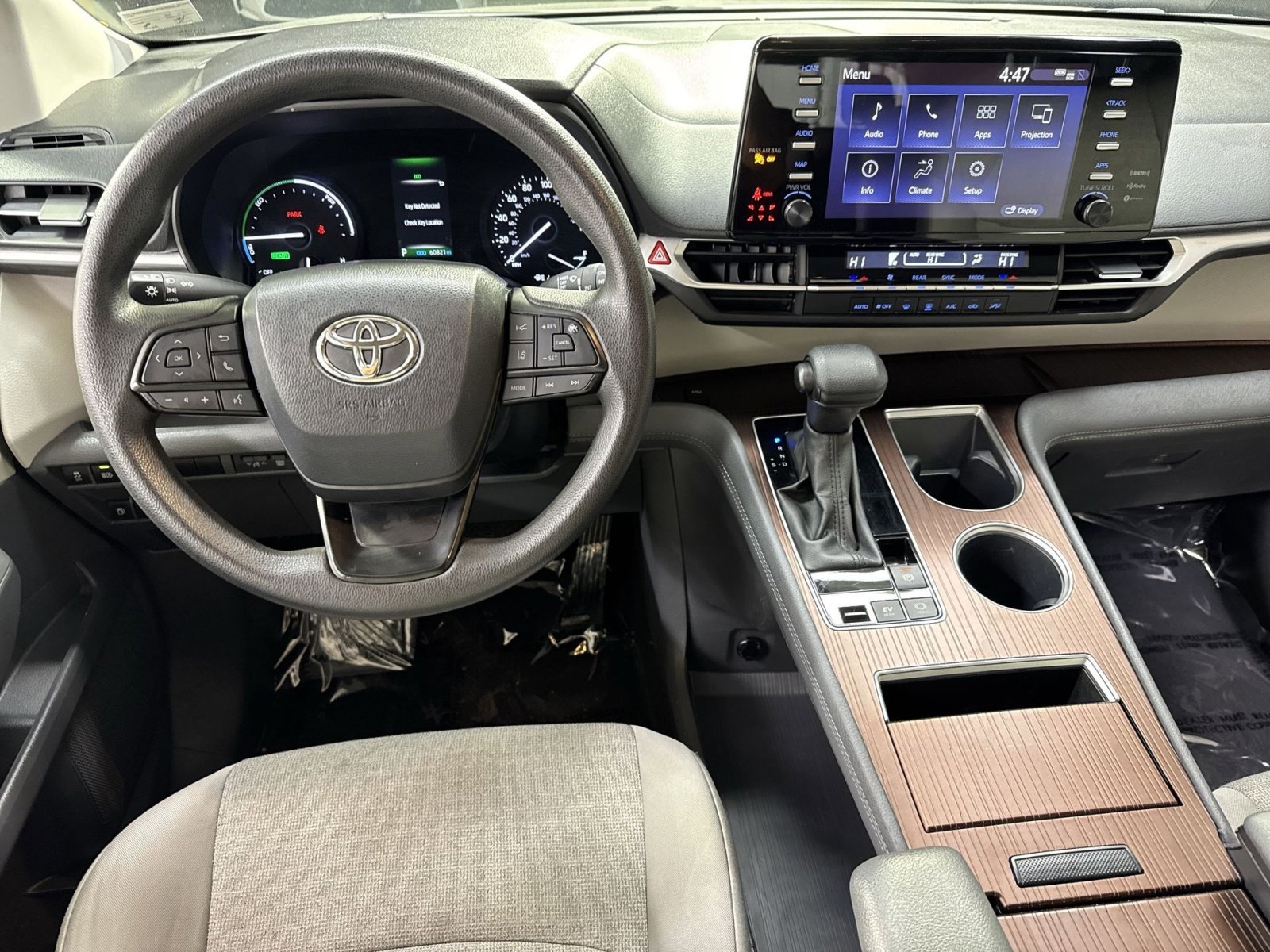 Used 2024 Toyota Sienna LE FWD image 35