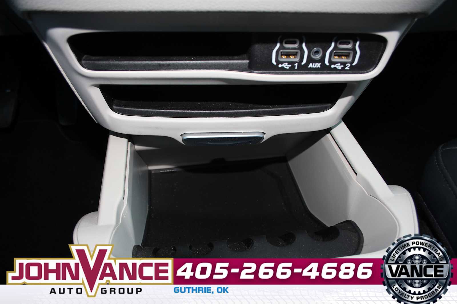 Used 2024 Chrysler Pacifica Touring-L image 35