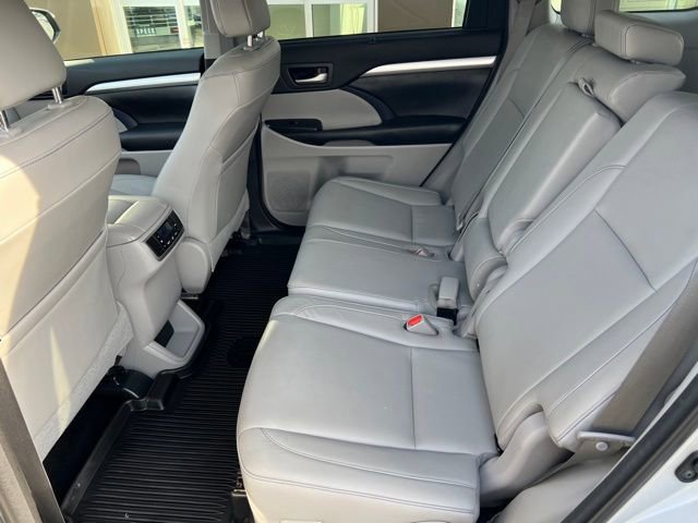 Used 2017 Toyota Highlander XLE image 22